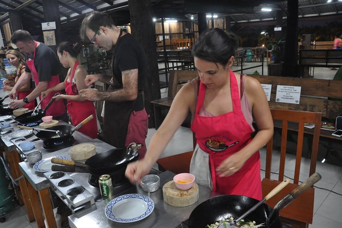 Evening Cooking Class in Organic Farm with Local Market Tour - Somphet Market in the first 30 minutes