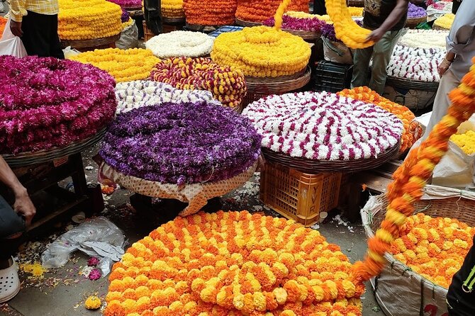 Experience Bangalore Evening City Walk Tour and Market Visit - Start at Vidhana Soudha with Bengaluru’s civic landmarks