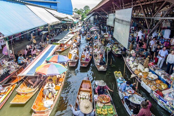Famous Markets Tour: Maeklong Railway & Damnoen Saduak Floating - Maeklong Railway Market and the umbrella-folding train