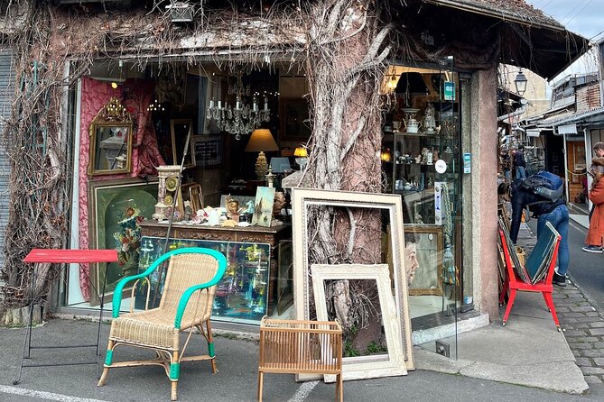 Flea Market Secrets near Montmartre: A Paris Hunt for Treasures - What You Might Find