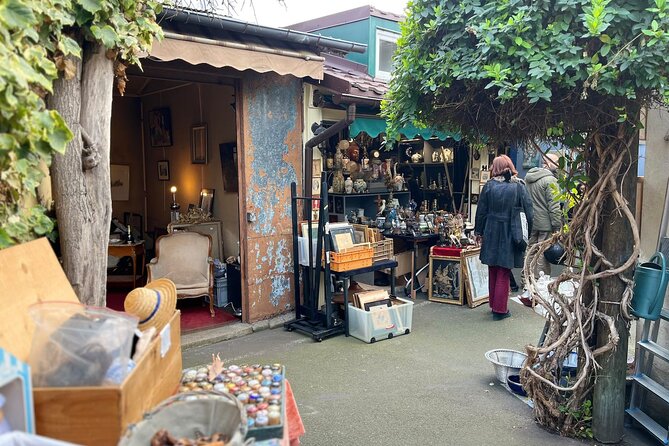 Flea Market Secrets near Montmartre: A Paris Hunt for Treasures - The Café Stop and the Tour’s Pace