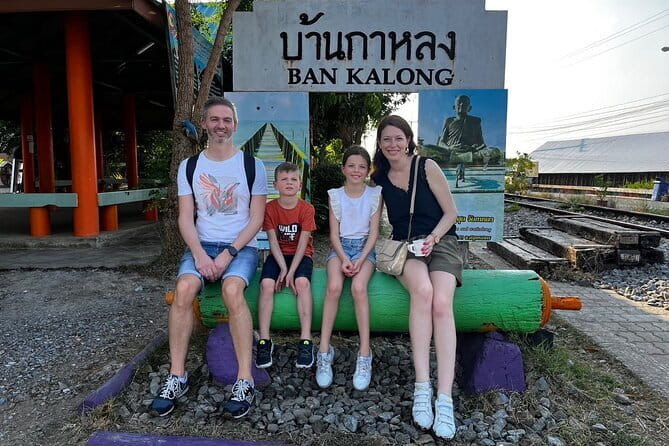 Floating and Railway Markets with Kwan Damnoen Restuarant - Taking a motorboat through Damnoen Saduak