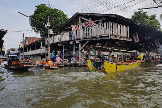 Floating Market Damnoen Saduak and Meklong Railway Market: Half Day Tour - The guides are the strongest part of the experience