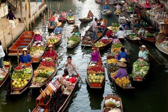 Floating Market Damnoen Saduak and Meklong Railway Market: Half Day Tour - Maeklong Railway Market and the passing train