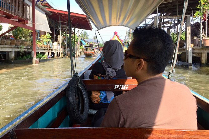 Floating Market with Great Pagoda Temple and Wat Sam Phran - The guide and vehicle make the route easier