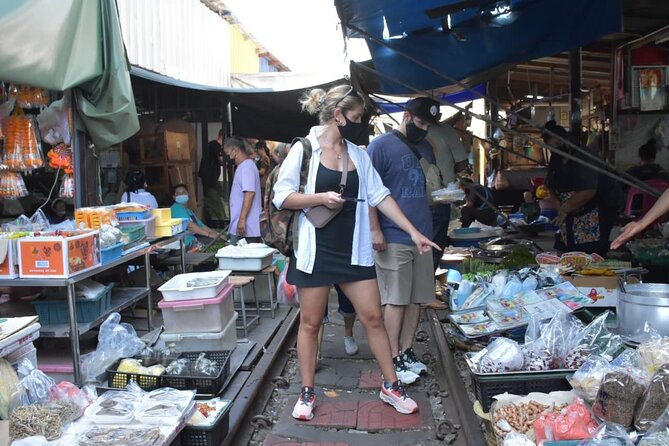 Floating Market with Great Pagoda Temple and Wat Sam Phran - Damnoen Saduak: canals, boats, and local bites
