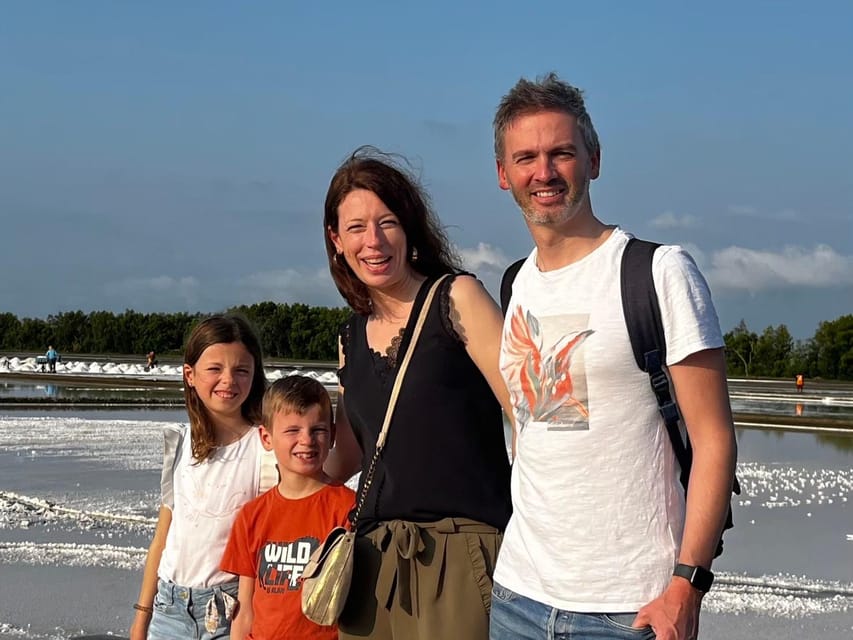 Floating & Railway markets (multi-language) - Language support and group comfort