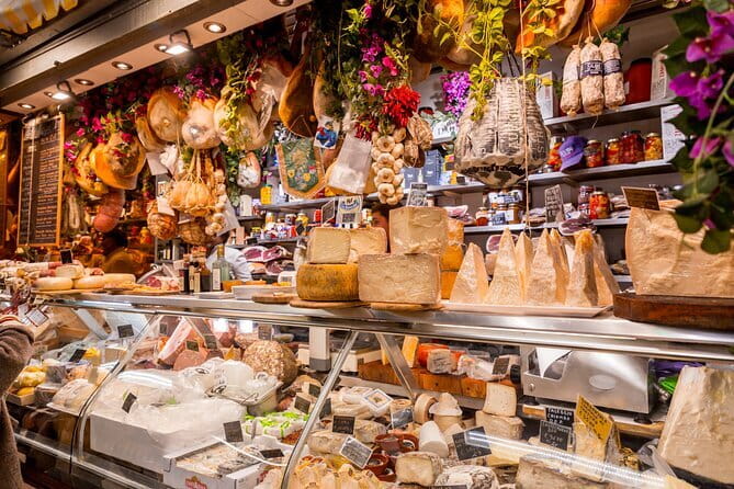 Florence Street Food Walking Tour with wine in Duomo Area - Piazza della Signoria adds wine, cheese, and cured meats