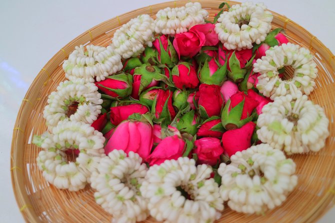 Flower Market & Floral Art: Multilingual Private Tour [EN/others] - A full hour with Kudi Khow floral artisans