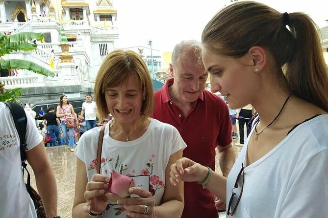 Flower Market & Floral Art: Multilingual Private Tour [EN/others] - Crossing the river to Wat Kalayanamitr