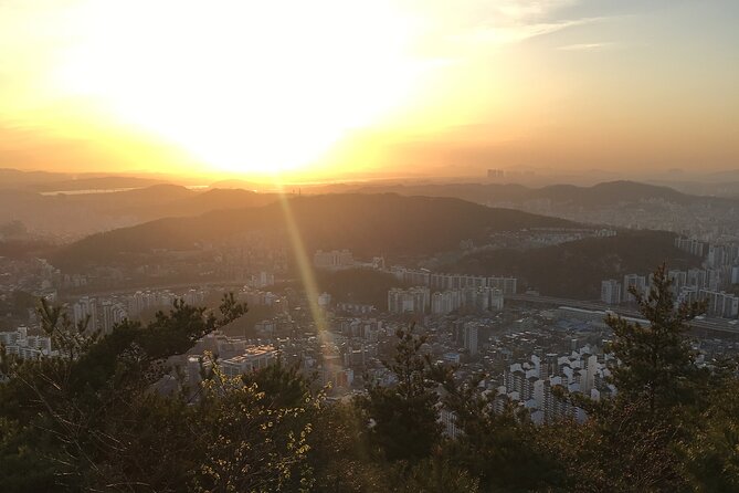 Fortress Night Hike & Snack at a Local Market - Meeting Koa near Seodaemun Station