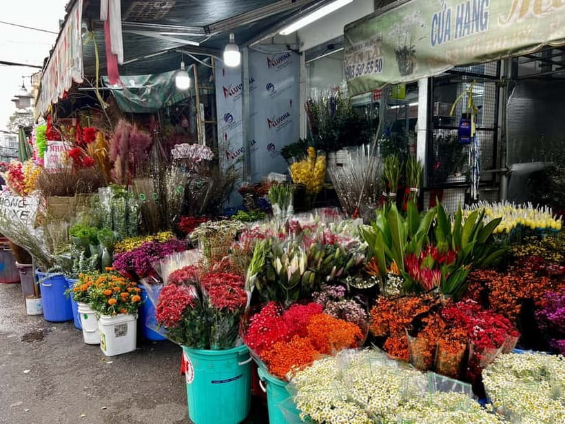 Free E-Sim Saigon Foodie Market Tour - District 3 and the first food stop