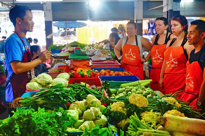 Fresh Local Market Tour - Food tour in Chiang Mai - Learning how to read a Thai food market