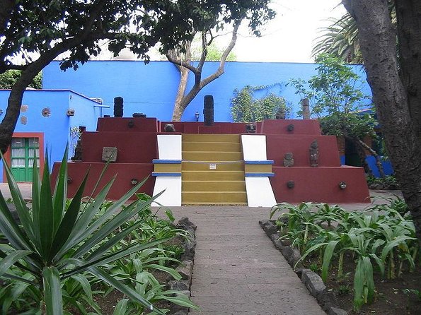 Frida Kahlo VIP [Museum Tickets Included] Bike, Markets & Churros - Why this tour makes Casa Azul more meaningful
