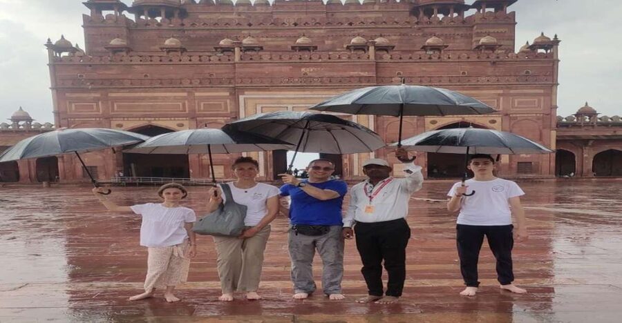 From Agra: Fatehpur Sikri and Market Private Half-Day Tour - Agra markets and traditional handicrafts