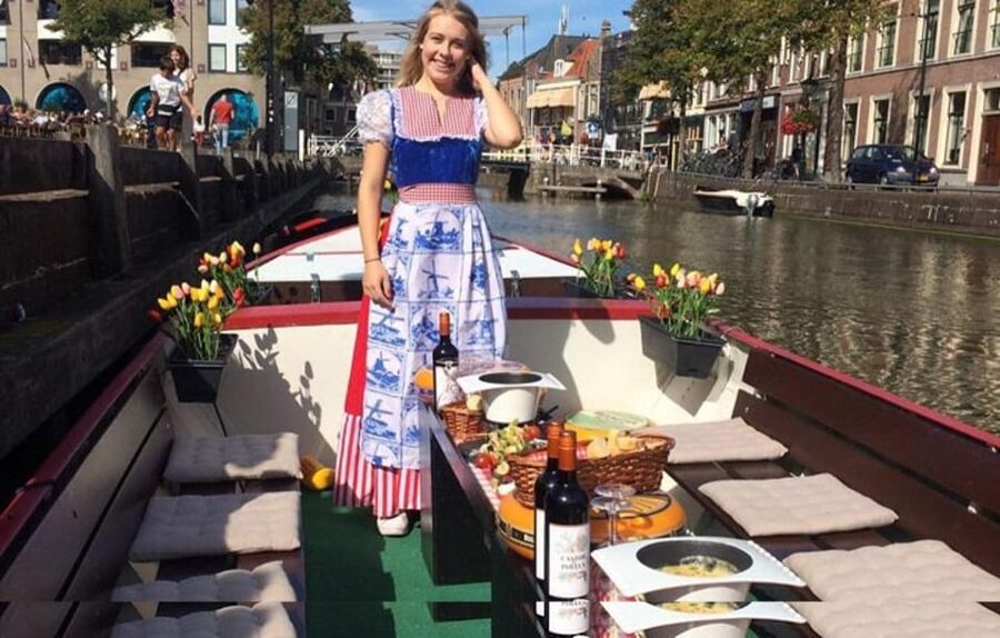 From Amsterdam; Alkmaar Cheese market & Zaanse Schans - Lunch, shopping, and free time in Alkmaar