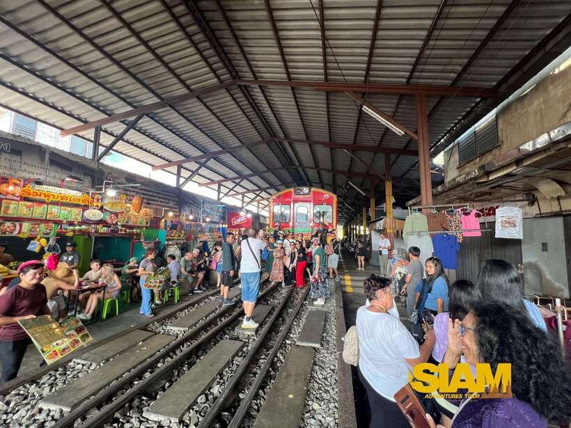 From Bangkok:Damnoen Floating Market and Railway Market Tour - Why pair two markets in one morning?