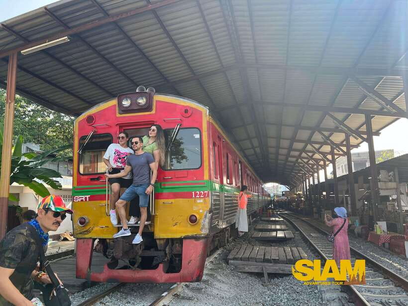 From Bangkok:Damnoen Floating Market and Railway Market Tour - The ride from Bangkok: convenient, but not short
