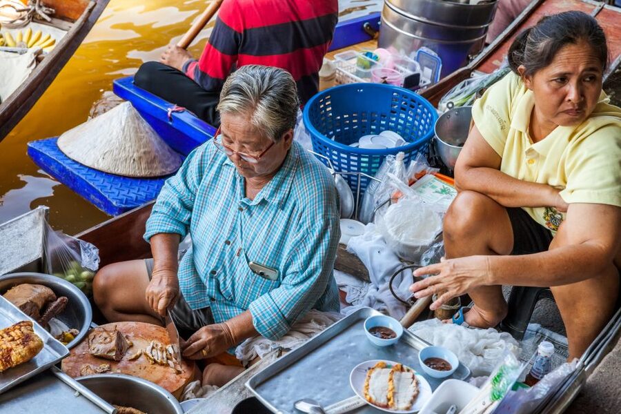 From Bangkok: Damnoen Saduak Floating Market Guided Tour - The guides make a real difference