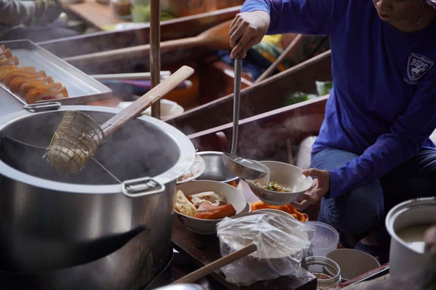 From Bangkok: Floating Market and Ayutthaya Guided Day Tour - Lunch before Ayutthaya’s temple ruins