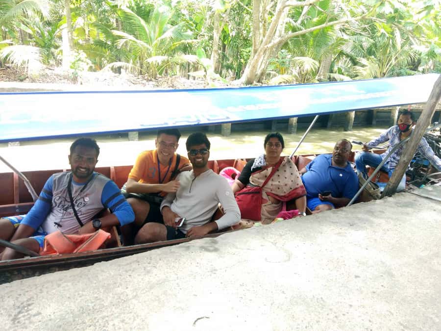 From Bangkok: Floating & Railway Markets Tour & Coconut Farm - Group or private tour: which is the better buy?