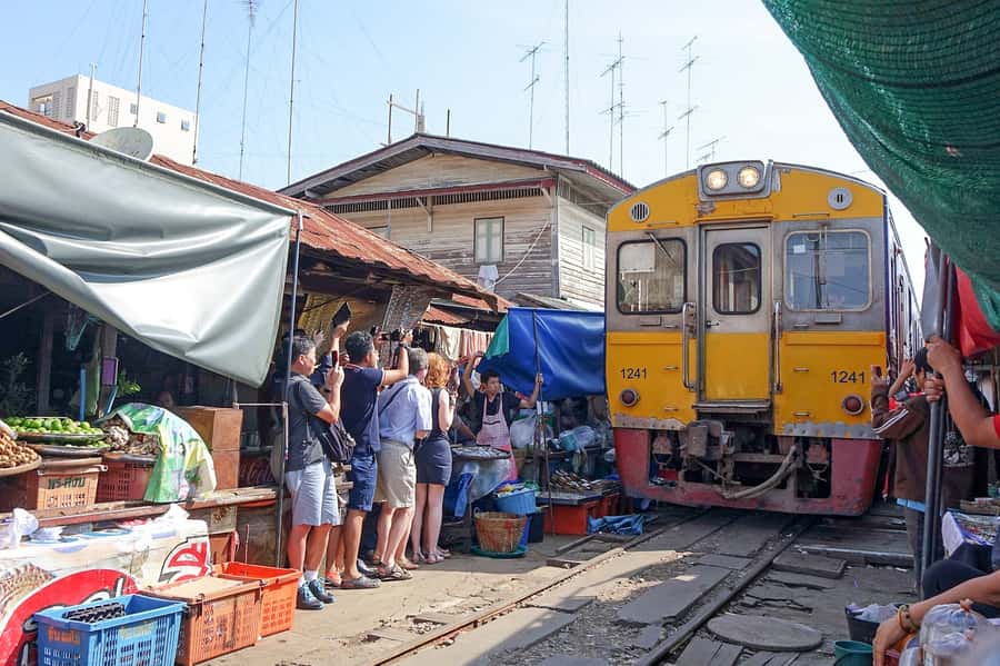 From Bangkok: Maeklong Railway and Floating Market Food Tour - Why the two markets work well together
