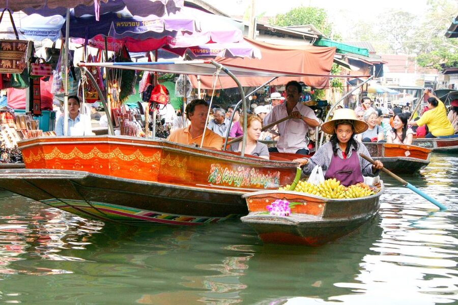 From Bangkok: Maeklong Railway and Floating Market Food Tour - Food tasting at Mae Klong and along the route