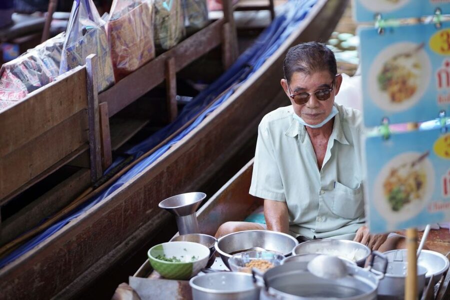 From Bangkok : Meklong Railway Market By Bus - Taking the boat at Damnoensaduak Floating Market