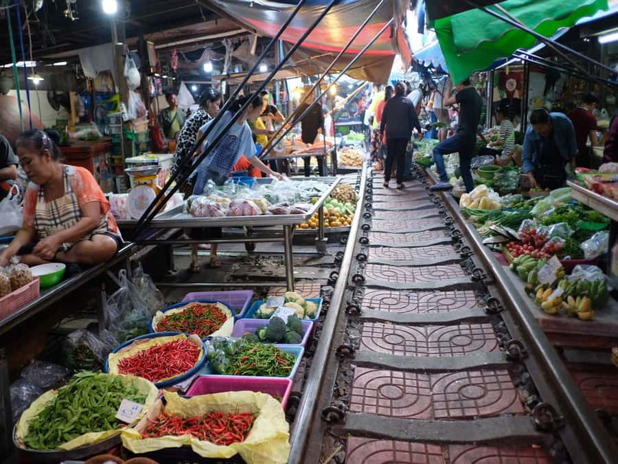 From Bangkok: Private Railway and Floating Market Tour - Exploring Damnoen Saduak on foot
