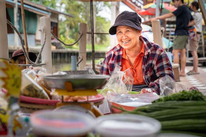 From Bangkok: Railway & Damnoen Saduak Floating Market Tour - Should you book this railway and floating market tour?