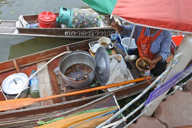 From Bangkok : Thaka Floating Market - Seeing coconut sugar made by hand