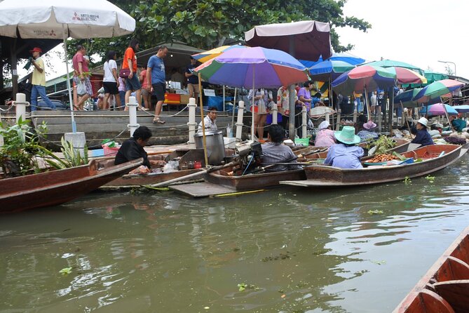 From Bangkok : Thaka Floating Market - Guides, language, and the private experience