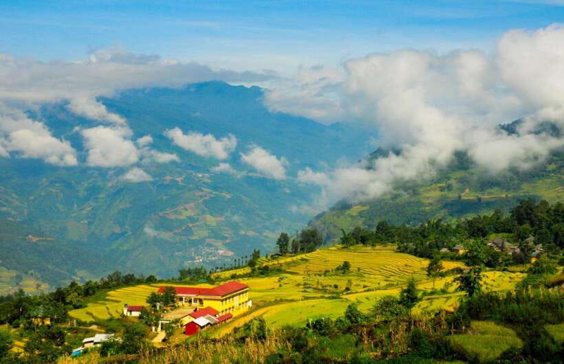 From Sapa: Bac Ha Sunday Market and Ethnic Villages Tour - Hoang A Tuong Palace adds a change of pace