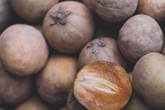 Fruit Tour at the World's sweetest Market - Fruit names, textures, and Colombian uses