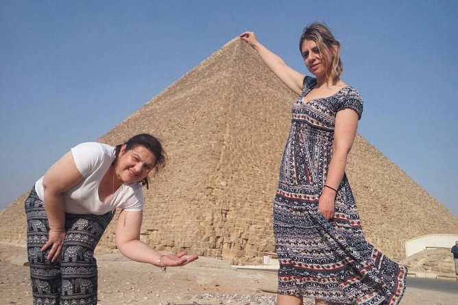 Full-Day Giza Pyramids, Egyptian Museum and bazaar Private Tour - Giza Plateau: three pyramids and the Sphinx