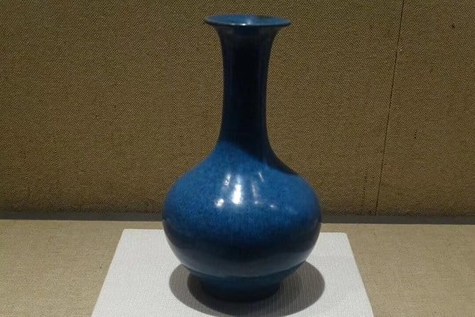 Full-Day Private Tour Panjiayuan Antique Market and Beijing Capital Museum - Panjiayuan Antique Market: one hour of browsing