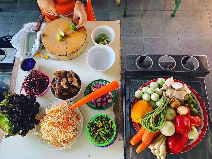 Full Day Thai Cooking Class in Organic Farm and Market - Starting at the local market