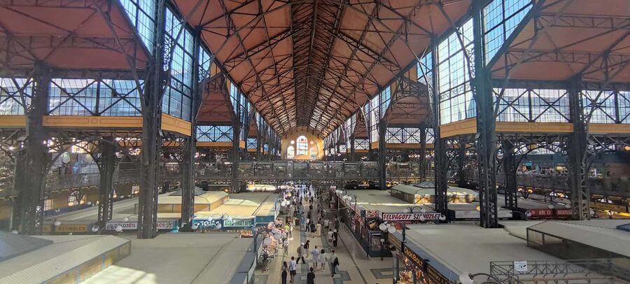 German tour: Central Market Hall of Budapest with tastings - Why the guide matters more than the market