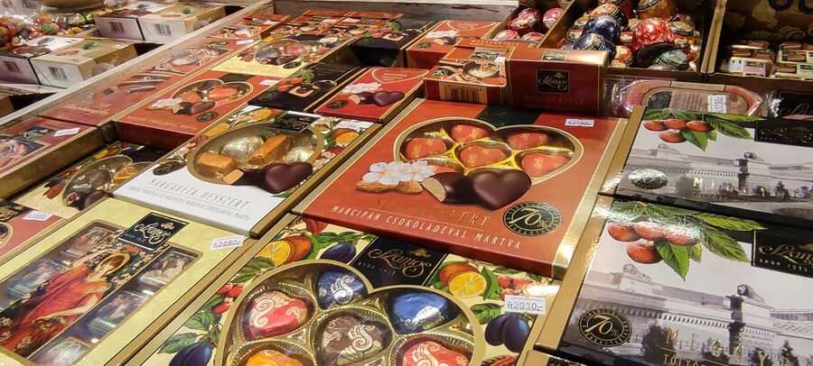 German tour: Central Market Hall of Budapest with tastings - The three digital guides add value after the tour