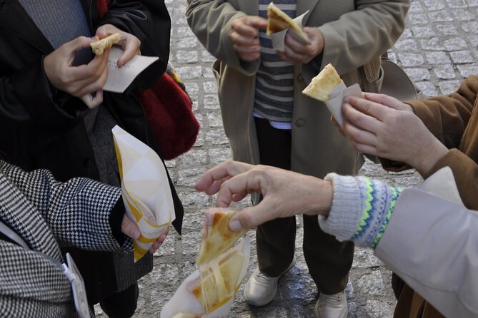 Girona Morning Food Tour & Local Market - Starting with refreshments at Plaça de la Independència