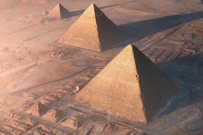 Giza Pyramids, The Egyptian Museum, Cairo Citadel and El Khan Bazaar in Cairo - Giza: the Great Pyramid and the Sphinx