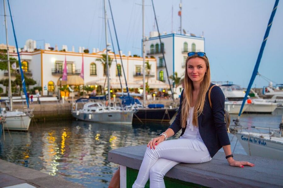 Gran Canaria: Puerto de Mogán Local Market Day Trip - Exploring the flower-filled lanes