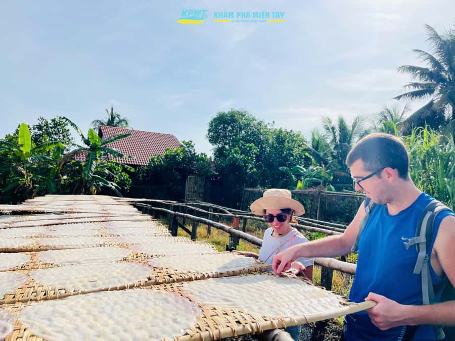 Group Tour: Floating Market, Rice Noodle, nursery vegatable - Cai Rang Floating Market and Breakfast on the Water