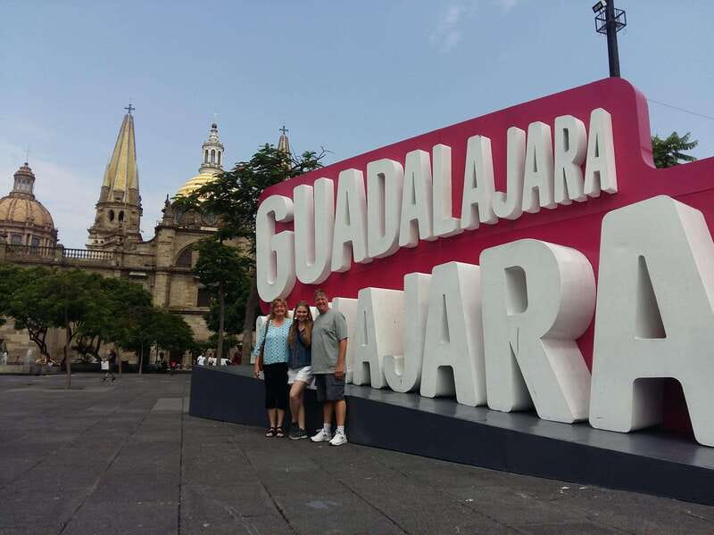 Guadalajara: Culture, Architecture, and Market Walking Tour - Palacio de Gobierno and the story of independence