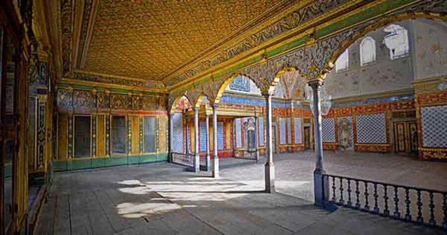 Guided Half-Day Istanbul Tour: Topkapi & Grand Bazaar - Why this pairing works in Istanbul