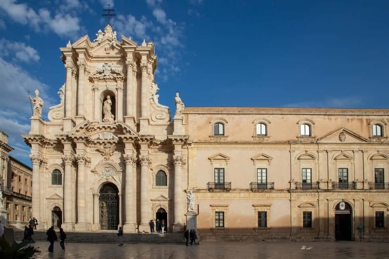 Guided tour of Ortigia with Fish Street Food at the market - Who should book this Ortigia tour?