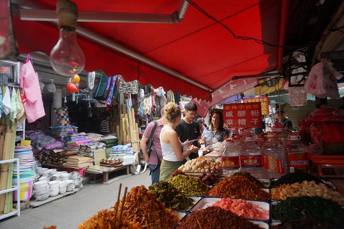 Half-Day Chengdu Cooking Class with a Local Market Visit - Reading Liangjiaxiang market before lunch