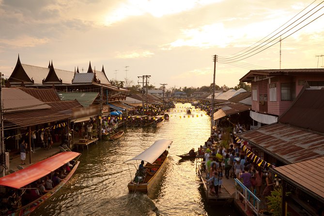 Half-Day Damnoen Saduak Floating Market Small Group Tour - Riding a long tail boat through the market