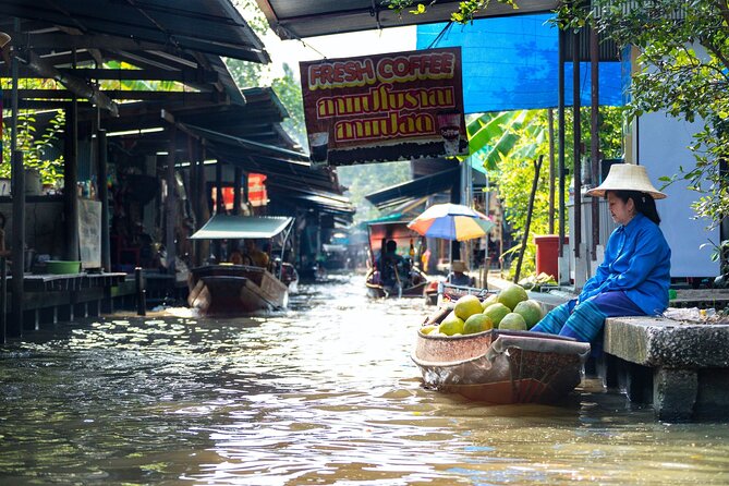 Half Day Railway Market and Damnoen saduak Floating Market tour - Riding by boat toward Damnoen Saduak