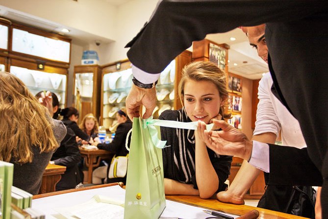 Half Day Tour:Market Shopping Acrobatic Show & Peking Duck dinner - A five-hour Beijing evening with a clear rhythm